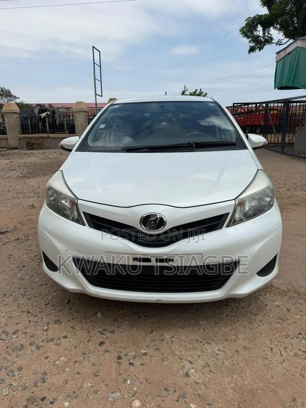 Toyota Vitz 1.3 FWD 5dr 2013 White