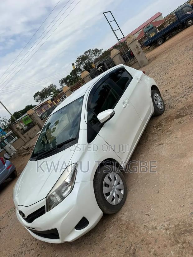 Toyota Vitz 1.3 FWD 5dr 2013 White