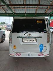 Toyota Voxy V 4WD 8-Seater 2013 White for sale