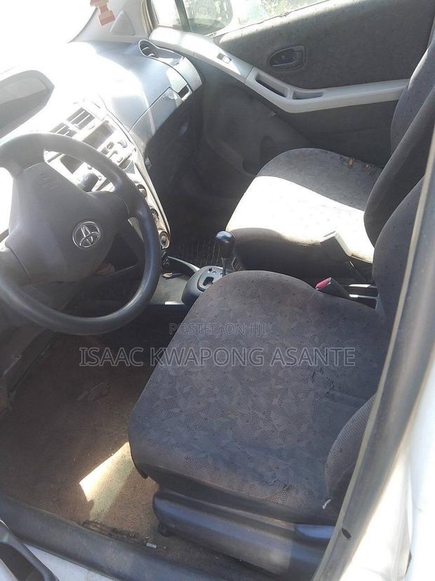 Toyota Vitz 1.0 FWD 3dr 2010 White
