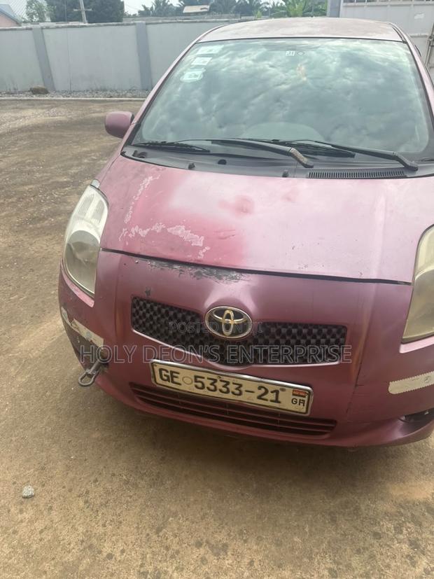 Toyota Vitz 1.3 AWD 5dr 2010 Burgundy