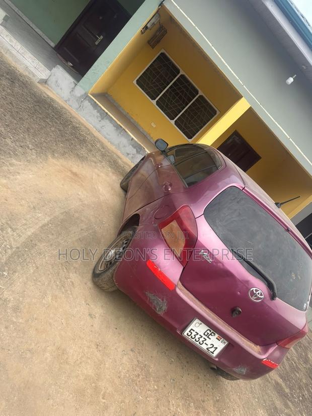 Toyota Vitz 1.3 AWD 5dr 2010 Burgundy