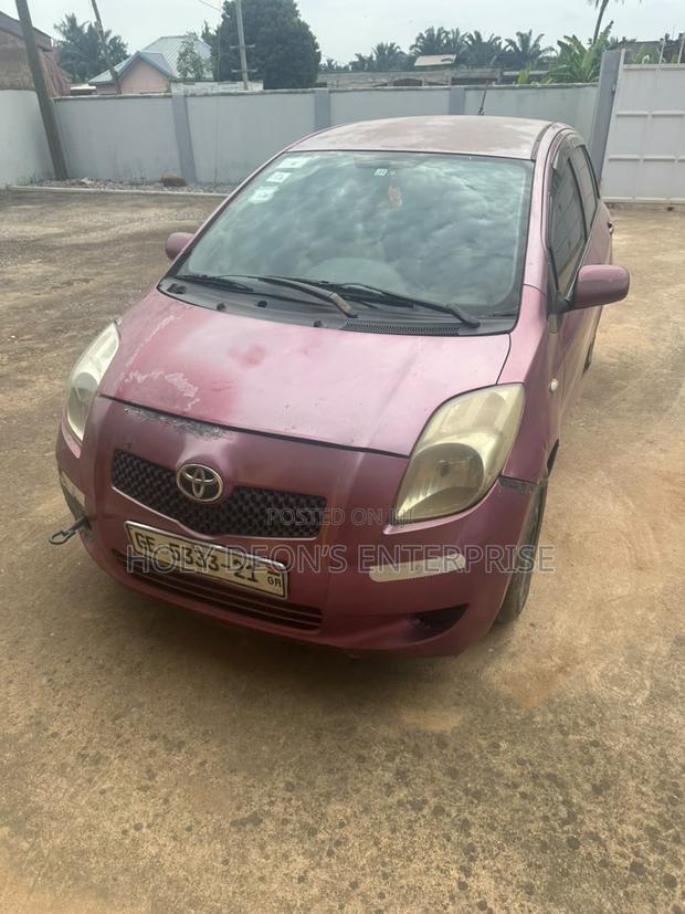Toyota Vitz 1.3 AWD 5dr 2010 Burgundy