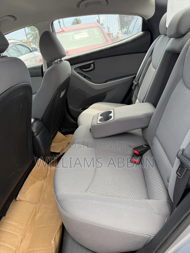 Hyundai Elantra SE Sedan FWD (1.8L 4cyl 6A) 2016 Gray