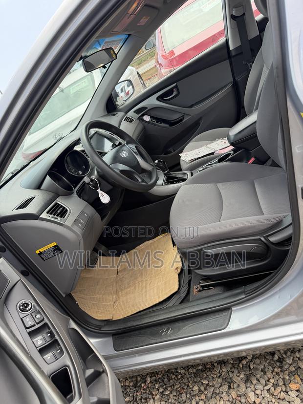 Hyundai Elantra SE Sedan FWD (1.8L 4cyl 6A) 2016 Gray