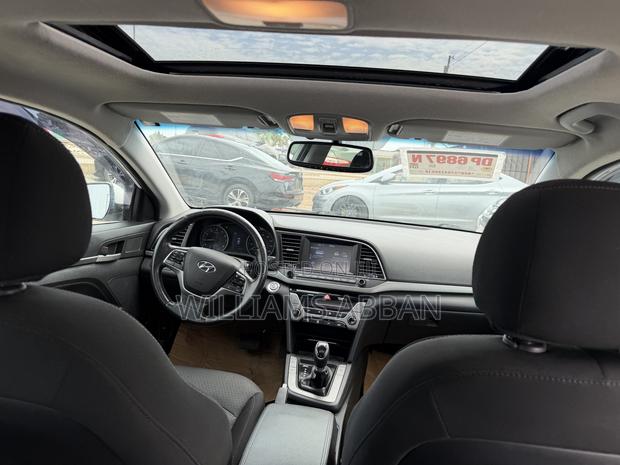 Hyundai Elantra Sport Sedan FWD (1.6L 4cyl 6M) 2017 Pearl