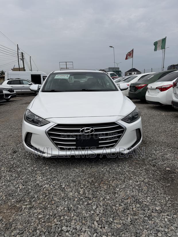 Hyundai Elantra Sport Sedan FWD (1.6L 4cyl 6M) 2017 Pearl