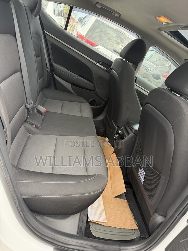 Hyundai Elantra Sport Sedan FWD (1.6L 4cyl 6M) 2017 Pearl