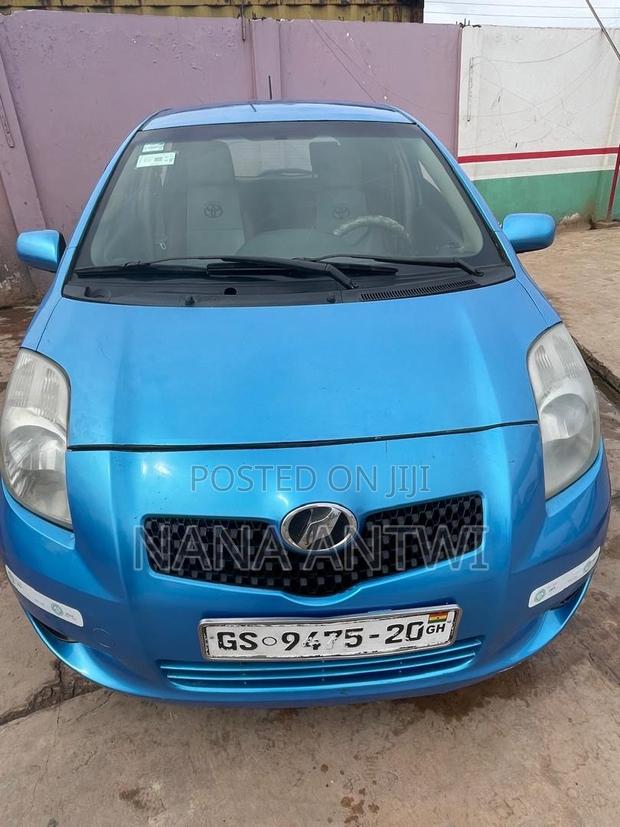 Toyota Vitz 1.3 AWD 3dr 2010 Blue