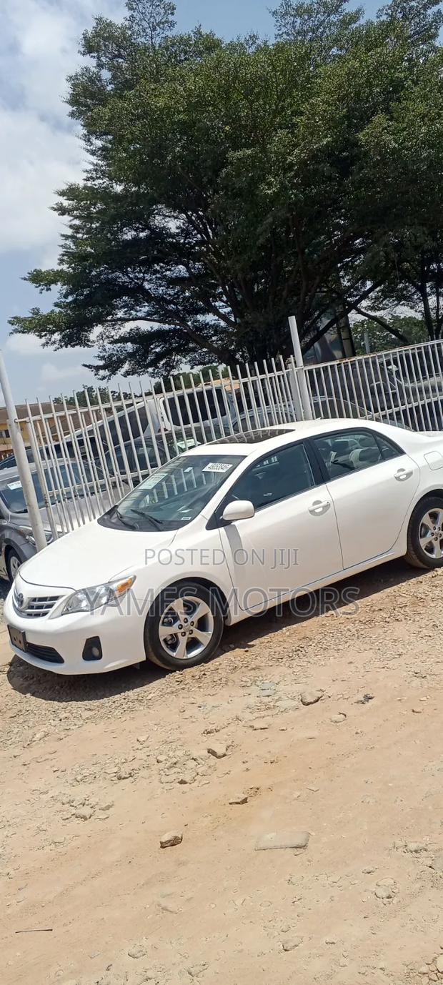 Toyota Corolla LE Special Edition 4dr Sedan (1.8L 4cyl 4A) 2013 White