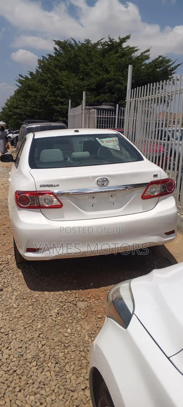Toyota Corolla LE Special Edition 4dr Sedan (1.8L 4cyl 4A) 2013 White