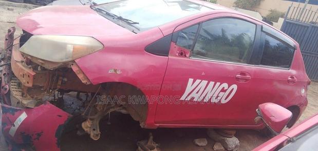 Toyota Vitz 1.3 AWD 5dr 2012 Pink