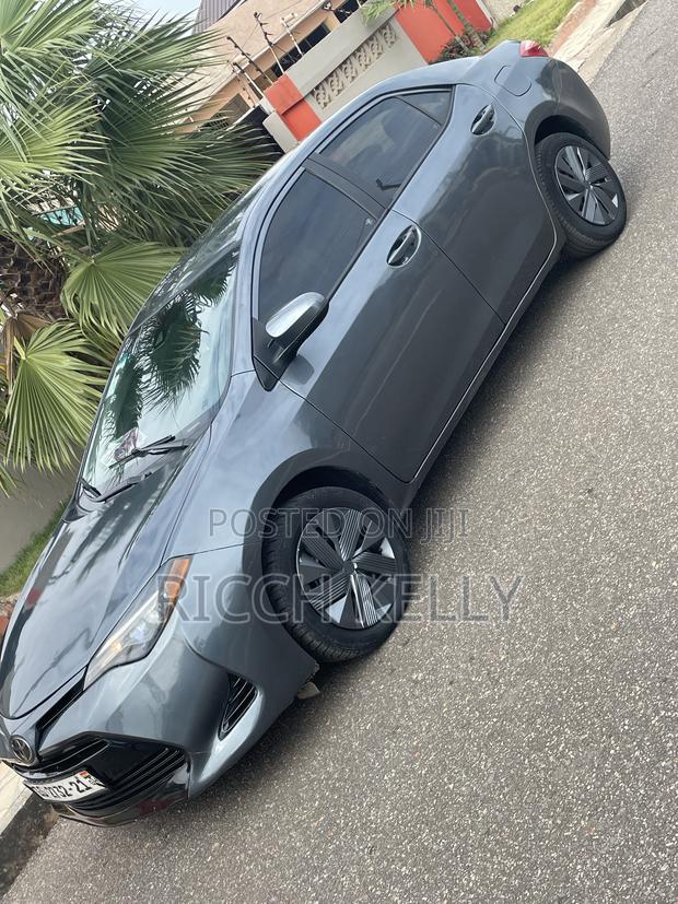Toyota Corolla LE 4dr Sedan (1.8L 4cyl CVT) 2017 Gray