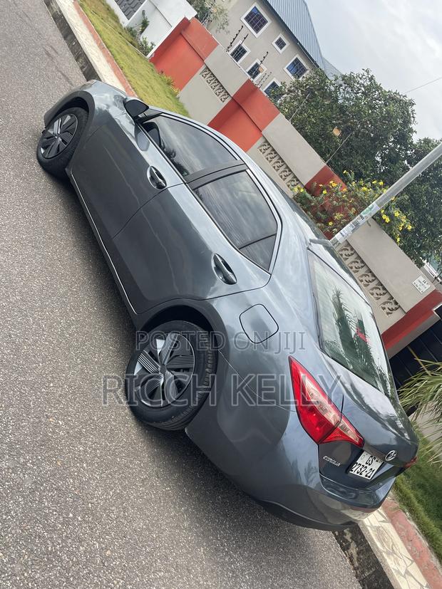 Toyota Corolla LE 4dr Sedan (1.8L 4cyl CVT) 2017 Gray