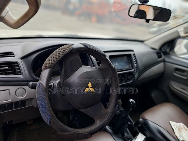 Mitsubishi L200 2017 White