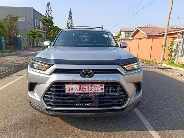 Toyota Highlander XLE AWD 2024 Silver
