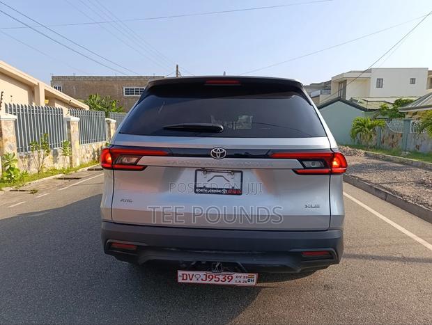 Toyota Highlander XLE AWD 2024 Silver