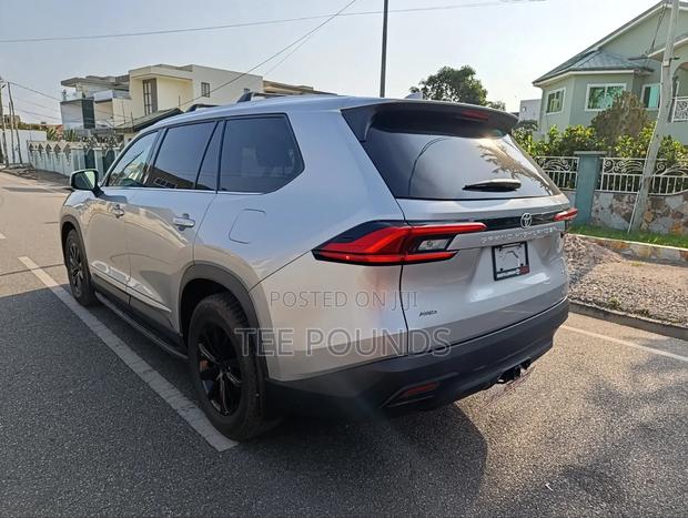 Toyota Highlander XLE AWD 2024 Silver