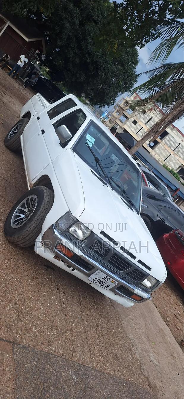 Nissan Hardbody 1999 White