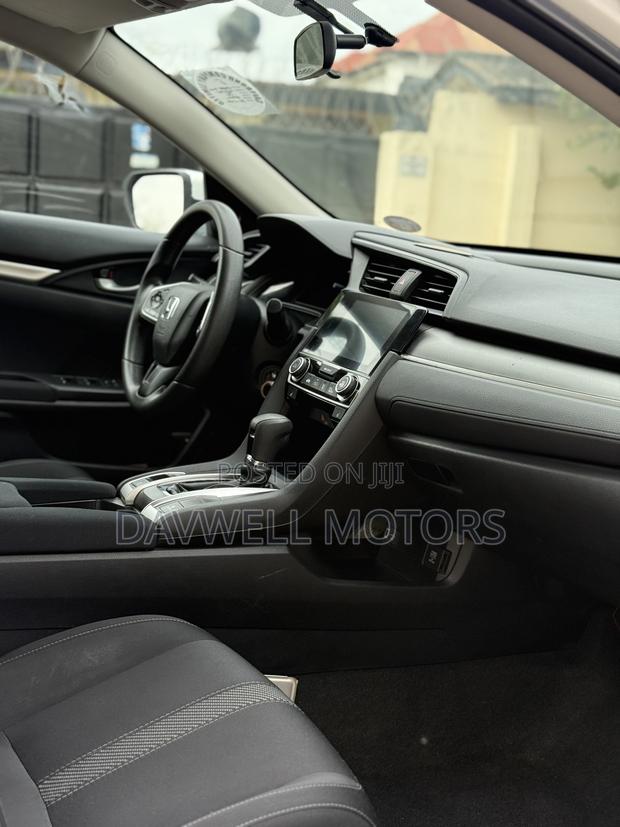 Honda Civic LX 4dr Sedan (2.0L 4cyl) 2017 White