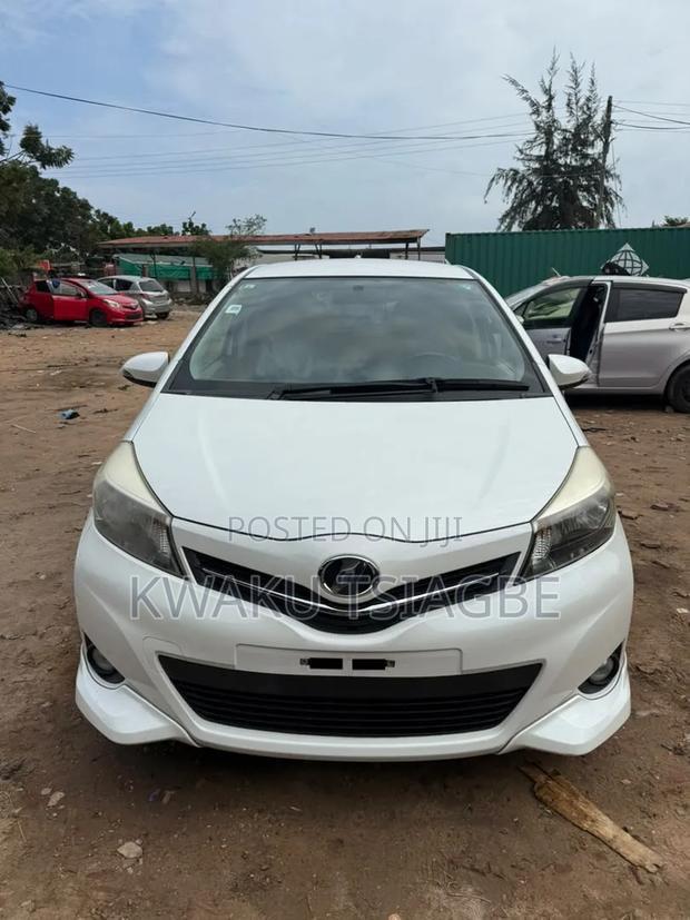 Toyota Vitz 2013 Gray