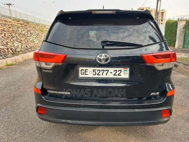 Toyota Highlander XLE 4x2 V6 (3.5L 6cyl 8A) 2018 Black