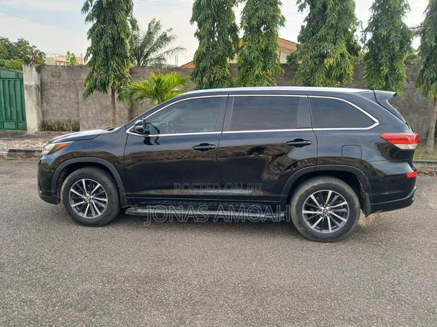 Toyota Highlander XLE 4x2 V6 (3.5L 6cyl 8A) 2018 Black