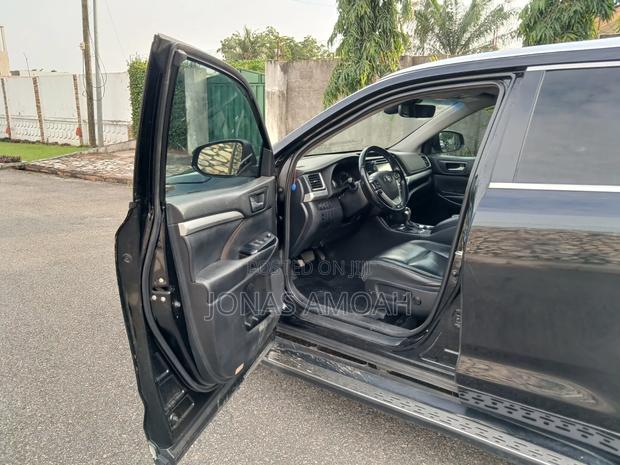 Toyota Highlander XLE 4x2 V6 (3.5L 6cyl 8A) 2018 Black
