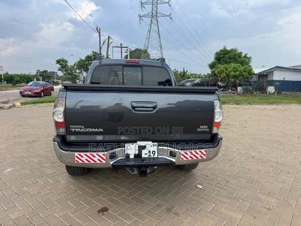 Toyota Tacoma Double Cab 4x4 4.0L V6 5-Speed Automatic 2013 Gray