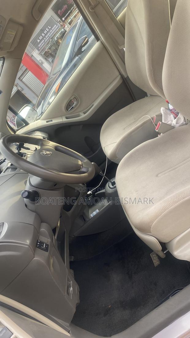 Toyota Vitz 2010 Ivory