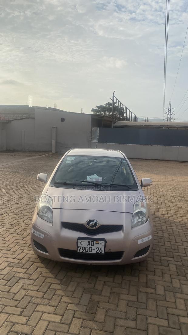 Toyota Vitz 2010 Ivory