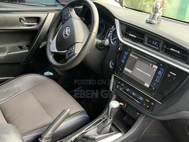 Toyota Corolla SE 4dr Sedan (1.8L 4cyl CVT) 2017 Gray