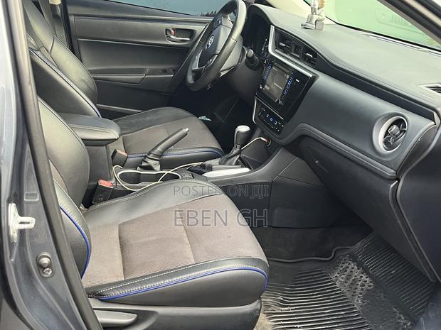 Toyota Corolla SE 4dr Sedan (1.8L 4cyl CVT) 2017 Gray