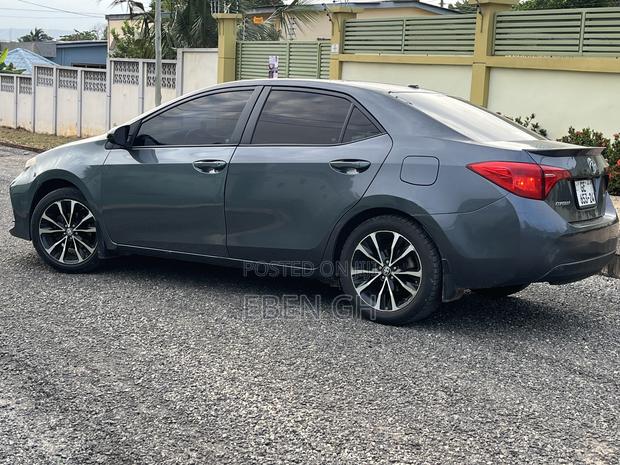 Toyota Corolla SE 4dr Sedan (1.8L 4cyl CVT) 2017 Gray