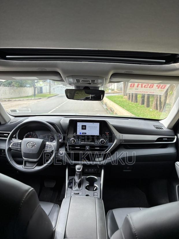 Toyota Highlander XLE AWD 2024 Gray