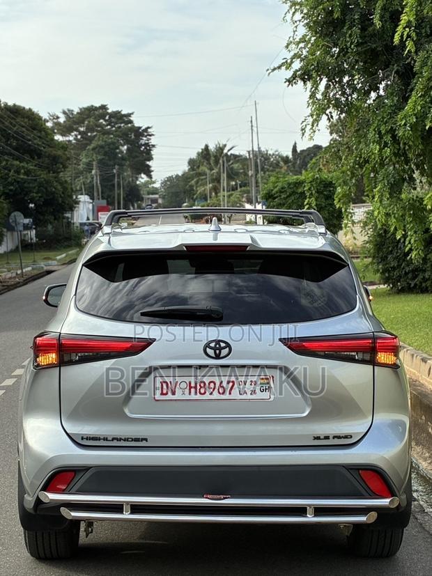 Toyota Highlander XLE AWD 2024 Gray