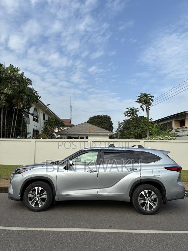 Toyota Highlander XLE AWD 2024 Gray