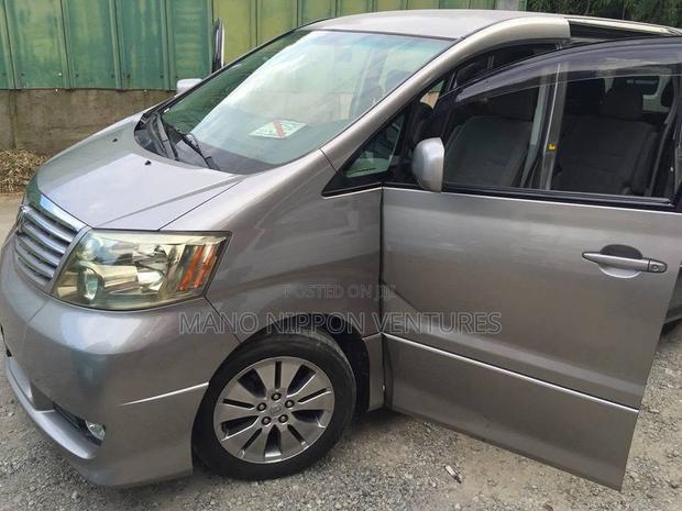 Toyota Alphard 2.4 Petrol AWD 2005 Brown
