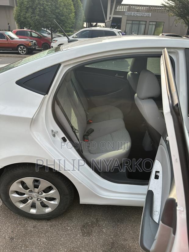 Hyundai Accent SE Sedan 2017 White