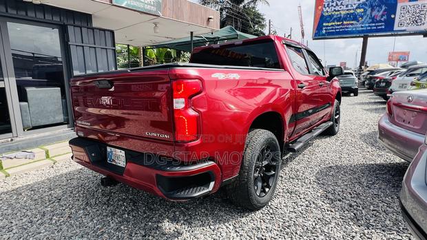 Chevrolet Silverado 2022 Red
