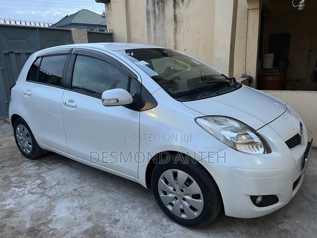 Toyota Vitz 1.3 FWD 5dr 2010 White