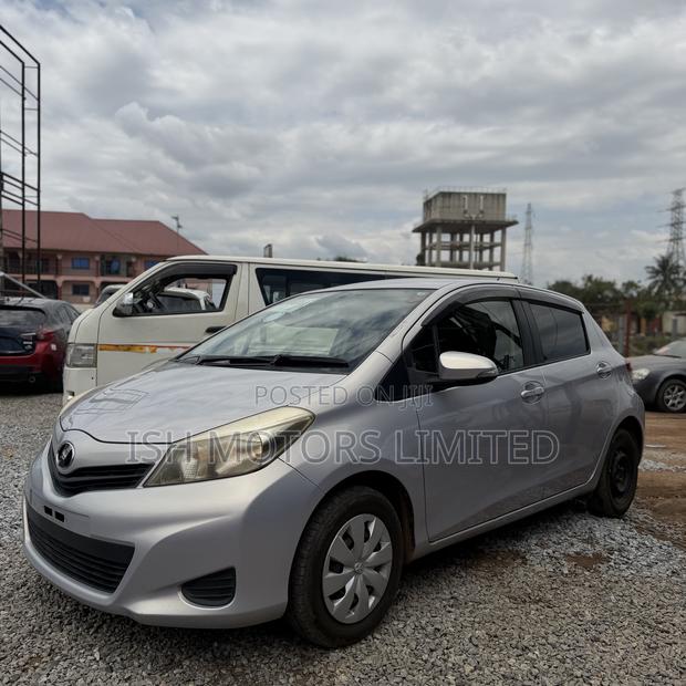 Toyota Vitz 1.3 AWD 5dr 2013 Silver