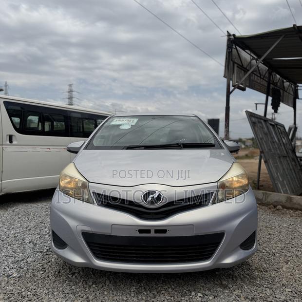 Toyota Vitz 1.3 AWD 5dr 2013 Silver