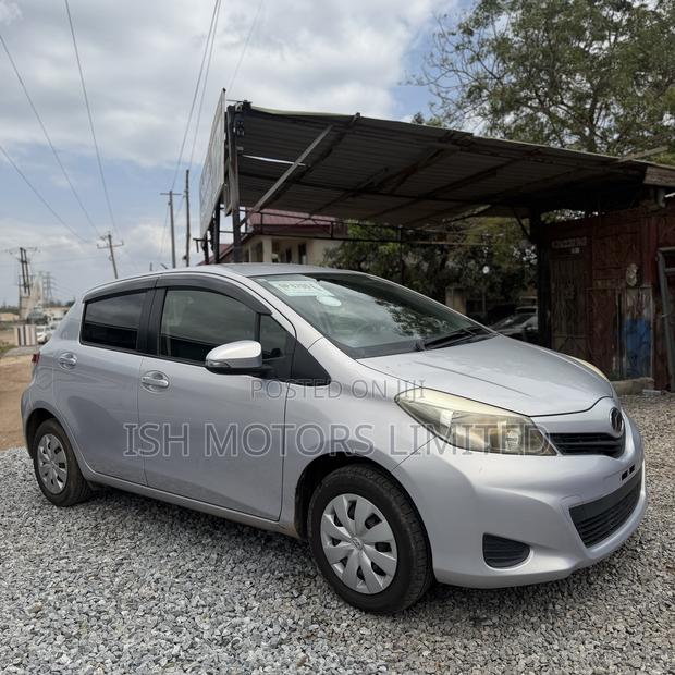 Toyota Vitz 1.3 AWD 5dr 2013 Silver