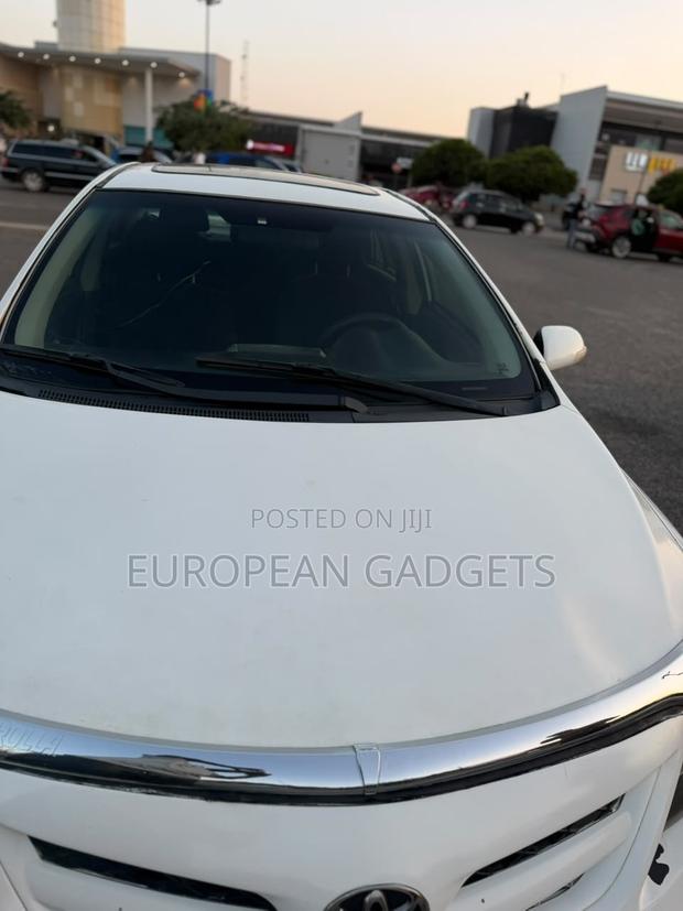 Toyota Corolla S Special Edition 4dr Sedan (1.8L 4cyl 4A) 2013 White
