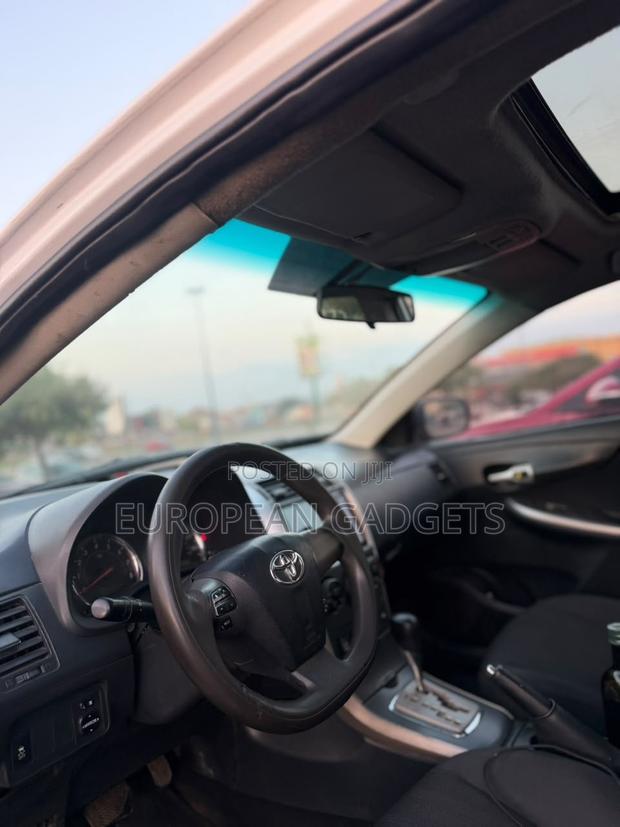 Toyota Corolla S Special Edition 4dr Sedan (1.8L 4cyl 4A) 2013 White
