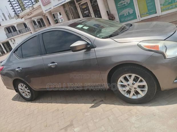 Nissan Versa 1.6 SV 2016 Gray