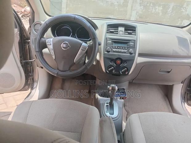 Nissan Versa 1.6 SV 2016 Gray