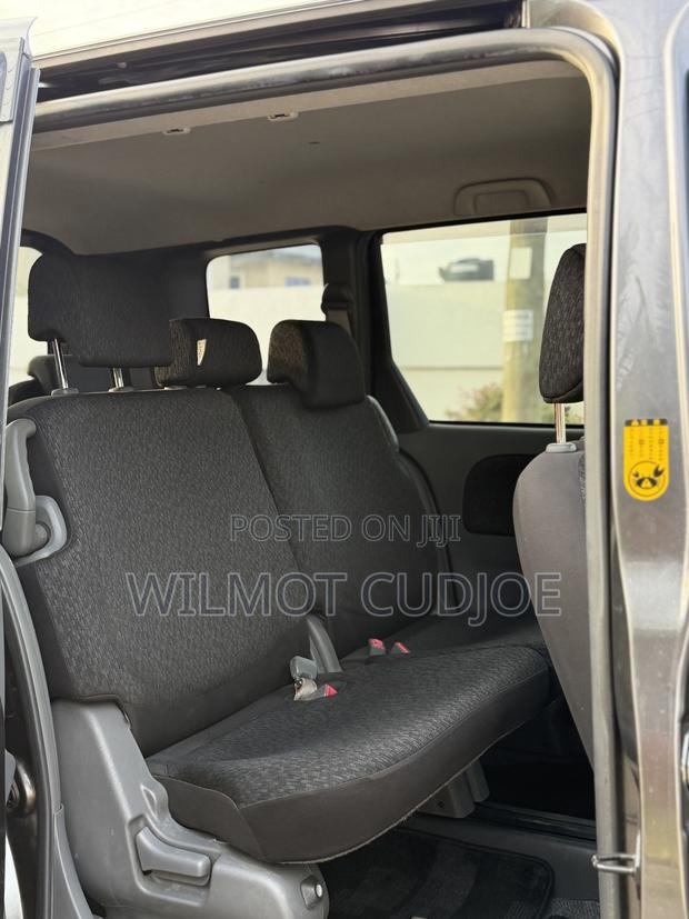 Toyota Sienta 1.5 AWD 2013 Gray