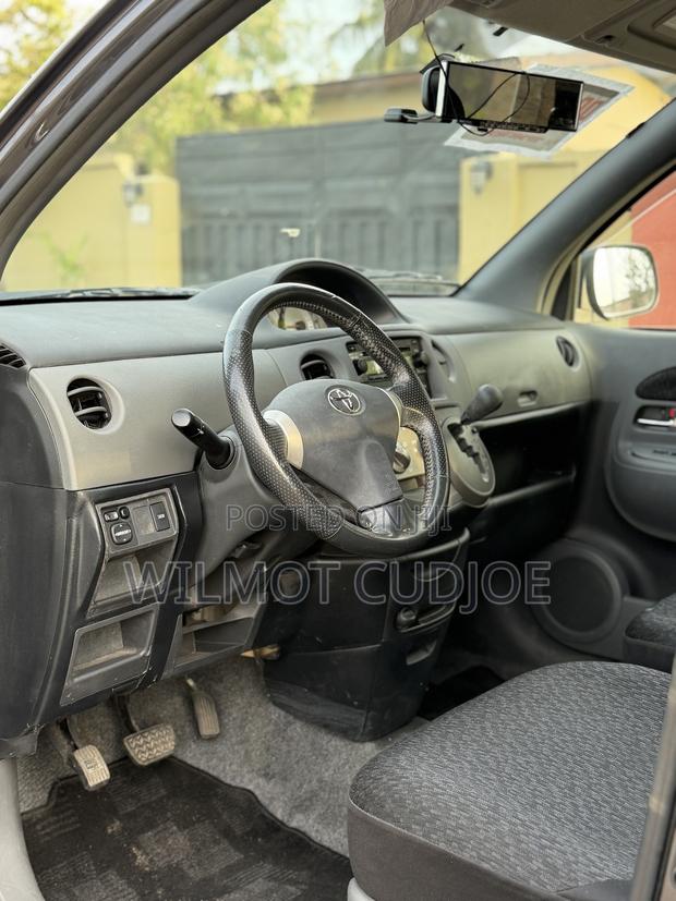 Toyota Sienta 1.5 AWD 2013 Gray
